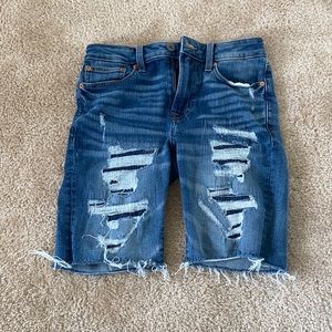 men’s ripped denim shorts